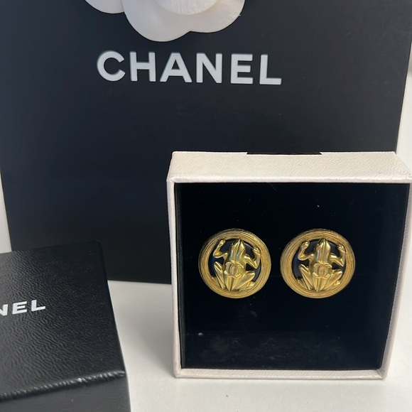 CHANEL GOLD BLACK Frog Earrings Clip ons Size 7/8” - Picture 4 of 12